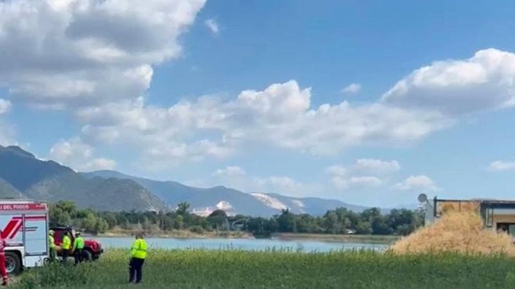 Brescia, ragazzo di 15 anni si tuffa nel laghetto del parco delle Cave con la sorella e muore