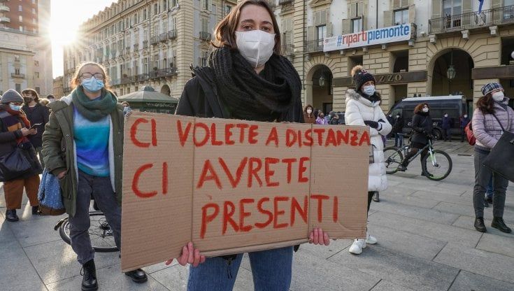 Scuola, ecco il vademecum della ripartenza nelle Superiori