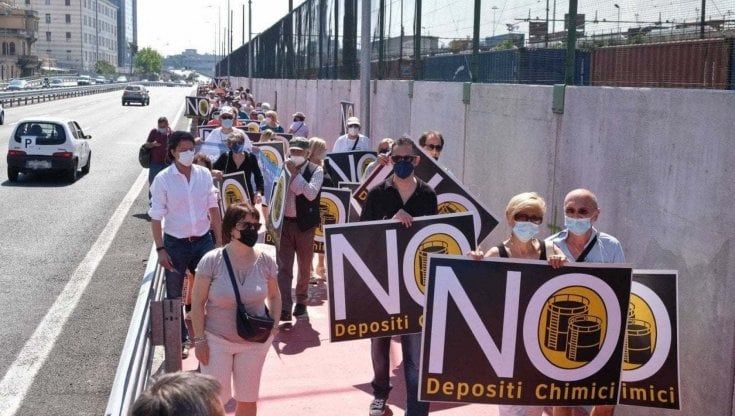 Genova, l'ora del dialogo tra porto e comitati sui Depositi Chimici a Sampierdarena
