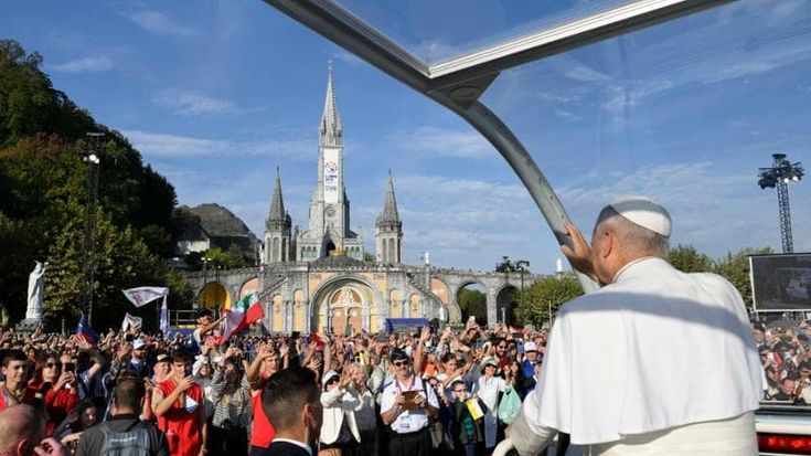 Il Papa riceve le vittime degli abusi dei preti: “Piaga dolorosa, il mio impegno che non si ripeta”