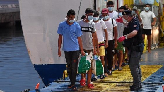 Cinquanta migranti in arrivo al centro di Settimo Torinese, la Lega insorge: "Piemonte prostrato dalla pandemia, non siamo un campo profughi"