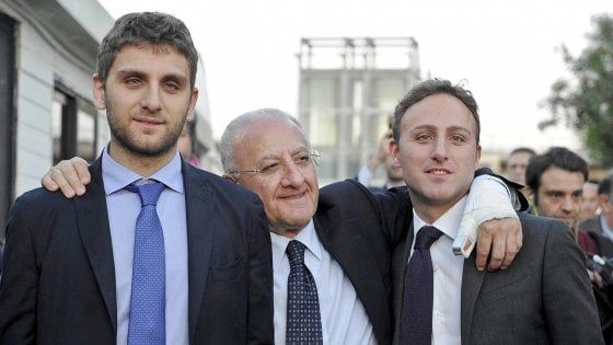 Elezioni, De Luca al seggio col figlio Roberto