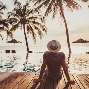Viaggi, i millennial tagliano il budget per le vacanze. Ma cresce il numero di chi si sposta