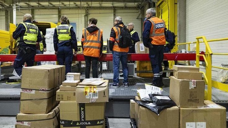 Regali di Natale: in arrivo 145 pacchi extra Ue al secondo. Ecco perché è una minaccia per tutti