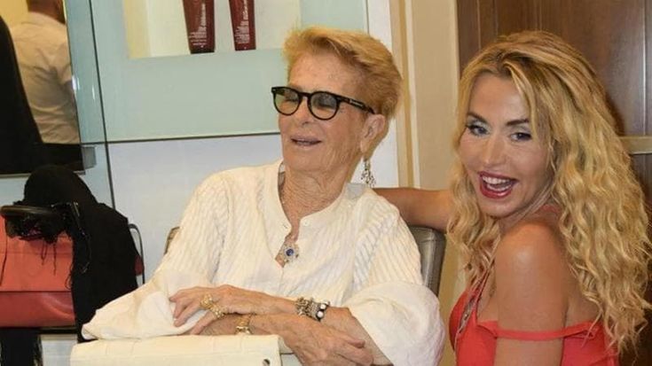 Valeria Marini, la rivelazione della mamma Gianna Orrù: “Mia figlia picchiata quando era incinta”