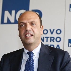 Alfano: "S&igrave; alle unioni civili<br/>ma pi&ugrave; aiuti alle famiglie"