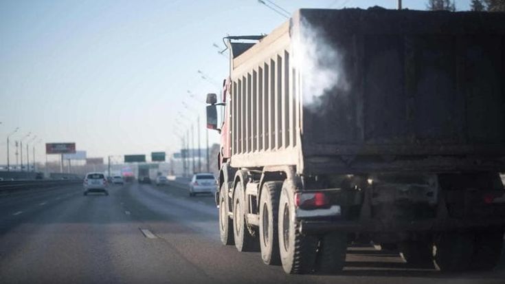 Inquinamento e trasporto merci: la parola d’ordine è decarbonizzare entro il 2050. Ma le alternative al diesel sono ancora lontane. Ecco perché