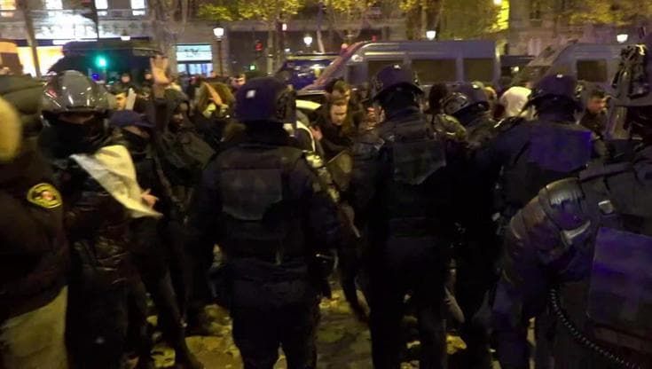 Mondiali, gli incidenti a Parigi dopo la partita Francia-Marocco