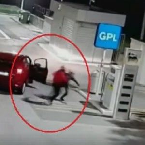 Roma, rapine in stile Arancia Meccanica sulla Pontina: denunciata baby gang 