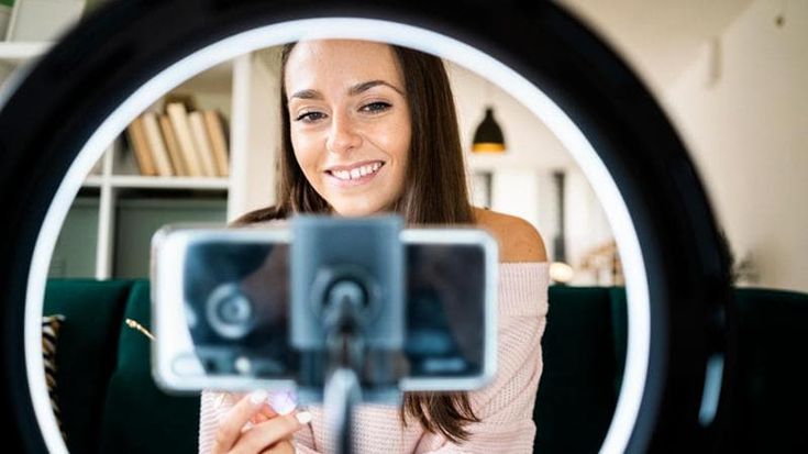 Febbre da influencer: boomer scettici. Prioritaria la credibilità dei creatori digitali