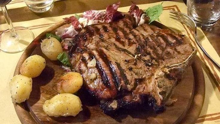Alzheimer, consumare più carne può avere un ‘effetto scudo’ e proteggere dalle demenze?