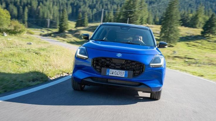 Swift AllGrip, la piccola arrampicatrice Suzuki: ibrida 4x4, fa più di 20 km al litro