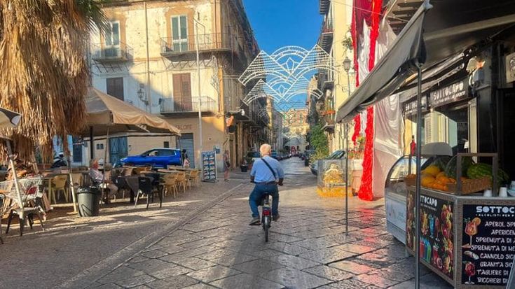 Viaggio tra gli anziani del rione Monte di pietà: “Salvateci dai B&B”