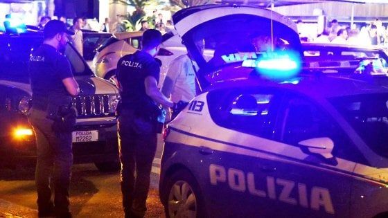 Lite coi coltelli a Marina di Ravenna. Un testimone: "Gli aggressori sono ultras rossoblù"