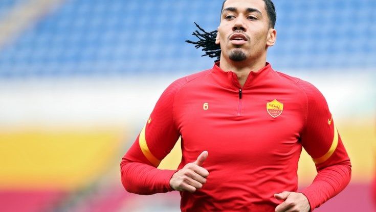 Roma, rapina in casa del calciatore Chris Smalling: tre banditi incappucciati rubano gioielli e Rolex