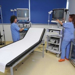 Assistenza, gite dei figli, sanità: welfare, ecco la lista dei tagli delle famiglie