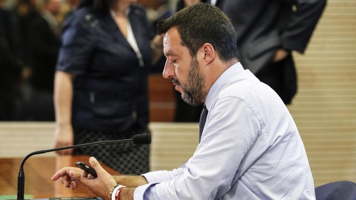 Tra Salvini e Conte è sfida aperta. Il premier: decido io se andare avanti