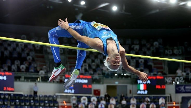 Atletica, Europei indoor: Tamberi centra la finale nell'alto. Con il nuovo look biondo platino