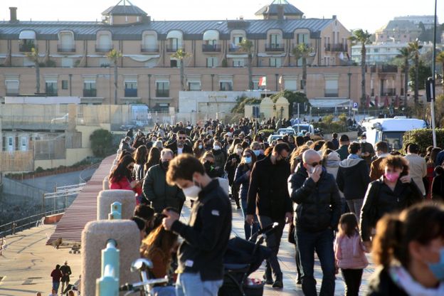 Genova, la zona gialla deve ancora arrivare ma fra lungomare e parchi è liberi tutti