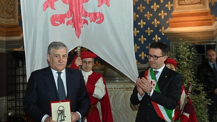 Tajani a Firenze riceve Le Chiavi della Città, solo tre assessori presenti alla cerimonia, assenti i consiglieri del Pd