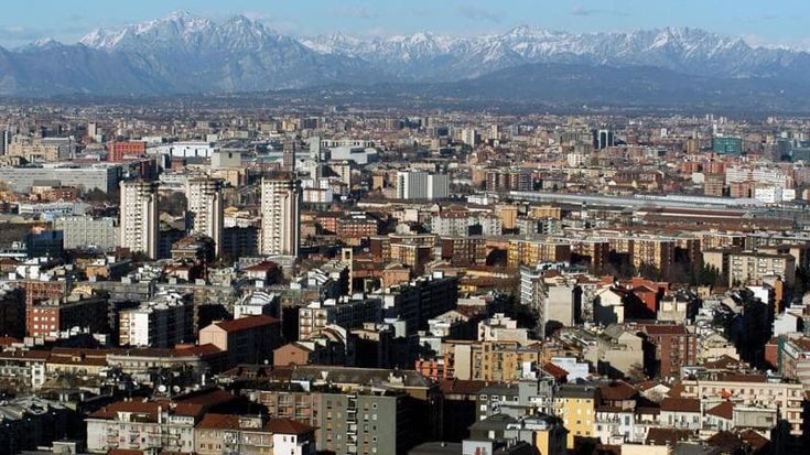 Edilizia, il Mit di Salvini promette un intervento per salvare i grattacieli di Milano