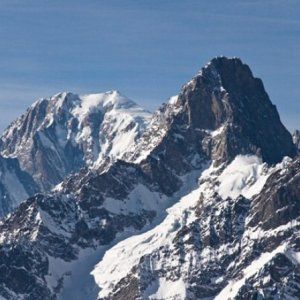 Alpinisti reggiani bloccati sul monte Bianco: salvi, ma stremati