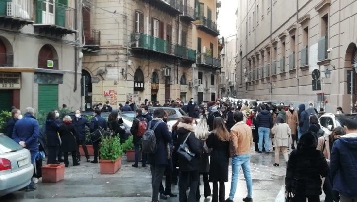 Lauree con assembramenti a Giurisprudenza