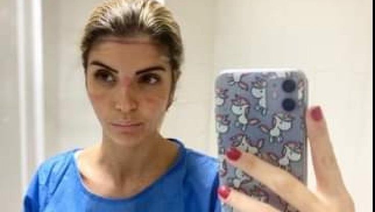 L'appello di Martina, infermiera a Napoli: "A chi nega il Covid farei vedere gli occhi dei malati che assisto qui al Cardarelli..."