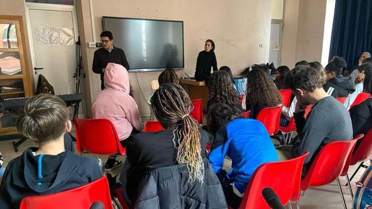 Tra gli allievi a scuola di cittadinanza: “Ma perché noi non siamo italiani?”