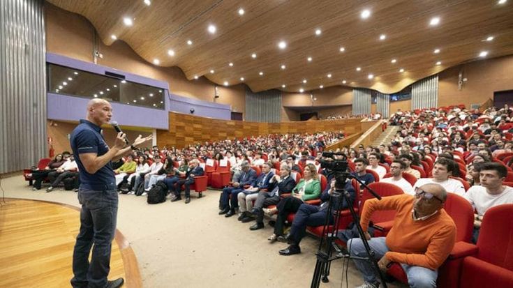 Luca Parmitano alla Federico II: “Voglio tornare presto nello spazio”