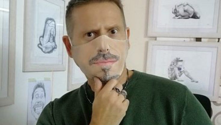 La mascherina "per non perdere la faccia": basta un selfie e un artista la disegna su misura