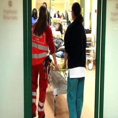 Violenze in ospedale, via all’arresto in flagranza differita e pene più pesanti per i danneggiamenti