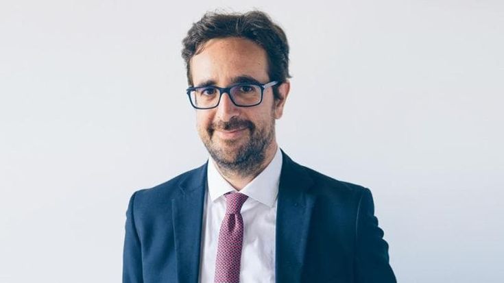 Divieto dei social in Francia, l’esperto: “Servono verifiche dell’età rigorose o è una farsa”