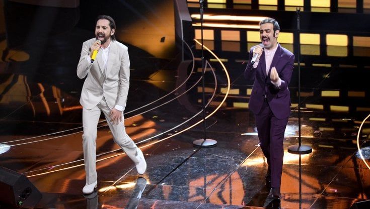 Sanremo, i giornalisti premiano Colapesce Dimartino