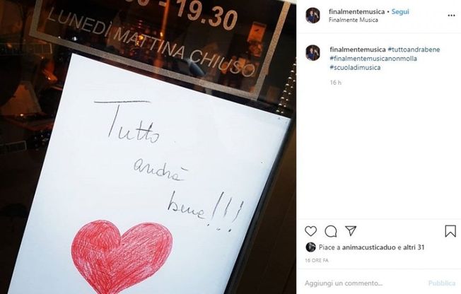 Contro il coronavirus, "tutto andrà bene": i post it anonimi invadono la Lombardia