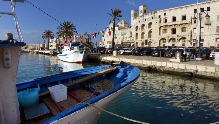 Molfetta, la consigliera e i post-it con i soldi da spartire: “Dobbiamo incassare”