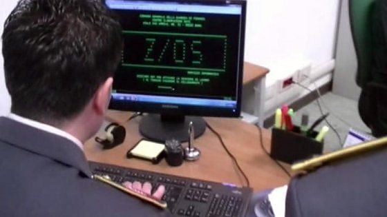 Trani, dal Comune 2 milioni alle aziende complici: impiegato arrestato, 19 indagati