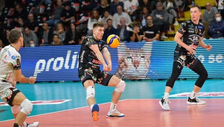 Volley, Superlega: Trento resta in scia di Perugia, Cisterna sorprende Civitanova ed è terza