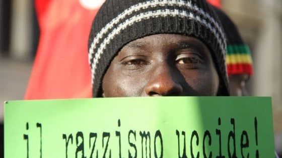 “Uniti contro il razzismo”: martedì un’assemblea a Napoli