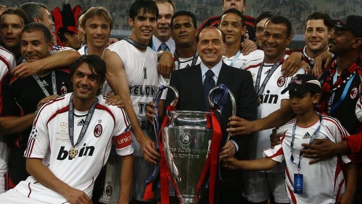 Sacchi, Gullit, Van Basten, Capello e Ancelotti: un Milan da capogiro che ha portato Berlusconi cinque volte sul tetto d'Europa