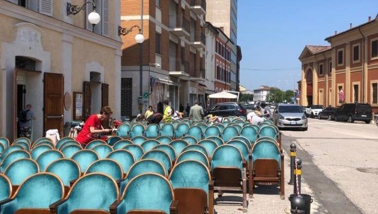 Lugo, l'incredibile gara di solidarietà per il teatro Rossini allagato: dalla lista di nozze alla raccolta fondi della Fenice