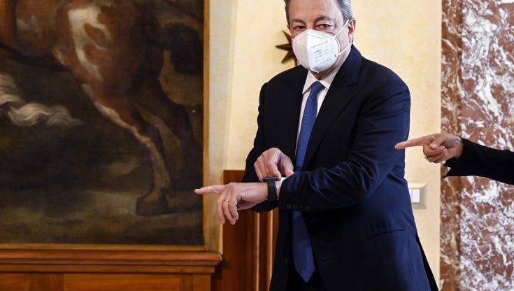 Dai licenziamenti al rinvio delle cartelle: via libera del Cdm al decreto sul lavoro. Stop al cashback, Draghi: "Carattere regressivo, rischio sperequazione"