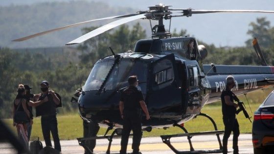Brasile, nuovi guai per Bolsonaro: arrestato il braccio destro del figlio