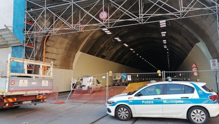 Napoli, riapre la Galleria Vittoria dopo 15 mesi e il lungomare sarà chiuso alle auto durante le feste