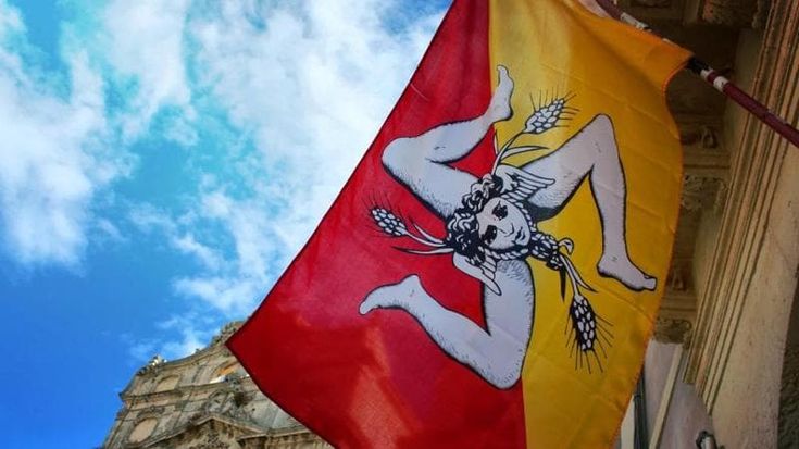 La bocciatura degli studiosi sul siciliano a scuola: “È un’operazione ideologica”