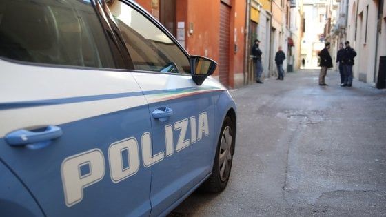 Imola, investe e uccide l'uomo che aveva rubato cellulare al figlio: arrestato