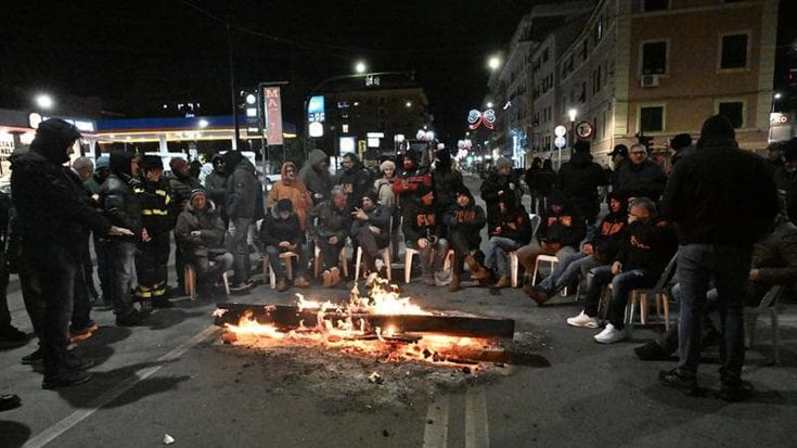 Ex Ilva, blocchi e occupazioni dei lavoratori: “Sciopero a oltranza”