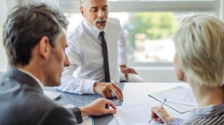 Banker e consulenti finanziari, l’ora del risiko