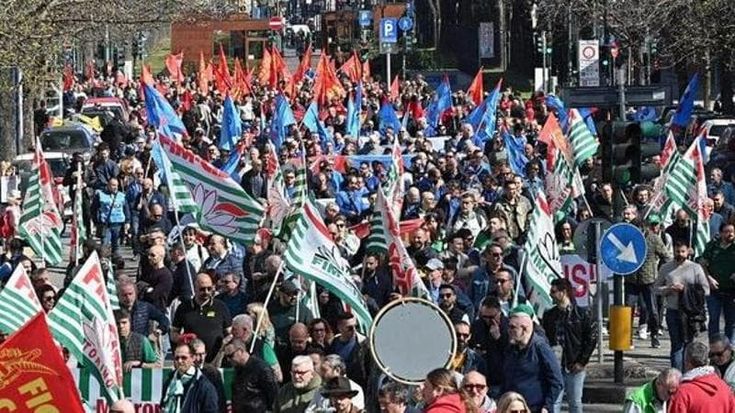 “Innamorati di Torino”: sindacati in piazza uniti per rilanciare l’automotive