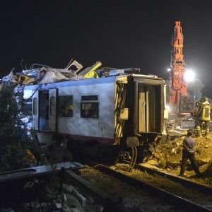 Su quei treni che viaggiano lenti volti distanti dalla fiction 